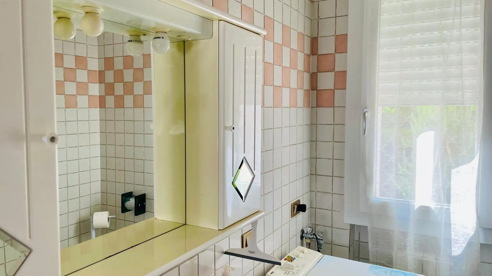 Peaceful Apartment Near Sirmione Center With Pool