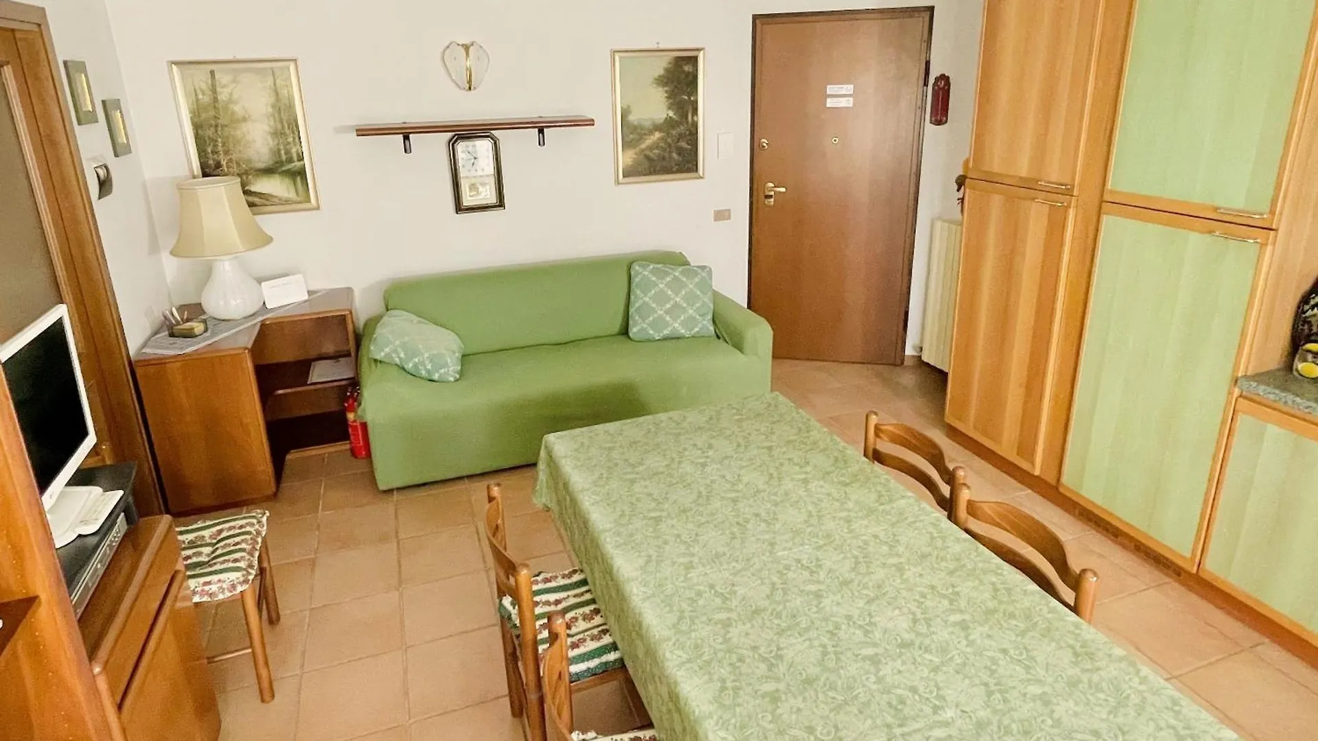 Peaceful Apartment Near Sirmione Center With Pool
