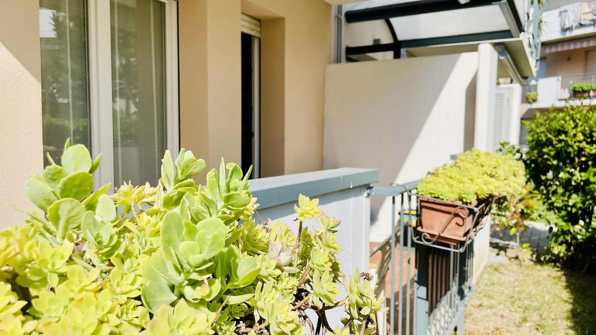 Peaceful Apartment Near Sirmione Center With Pool 意大利