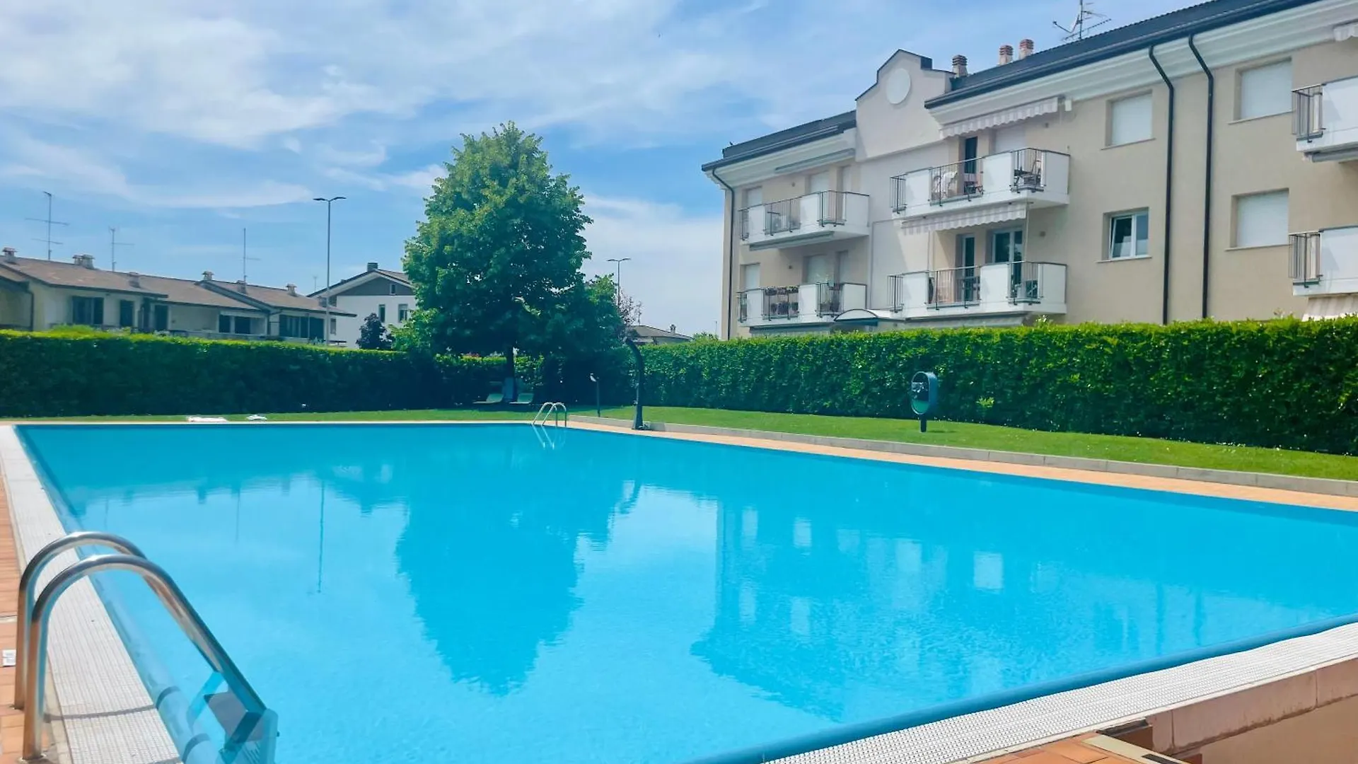 Peaceful Apartment Near Sirmione Center With Pool