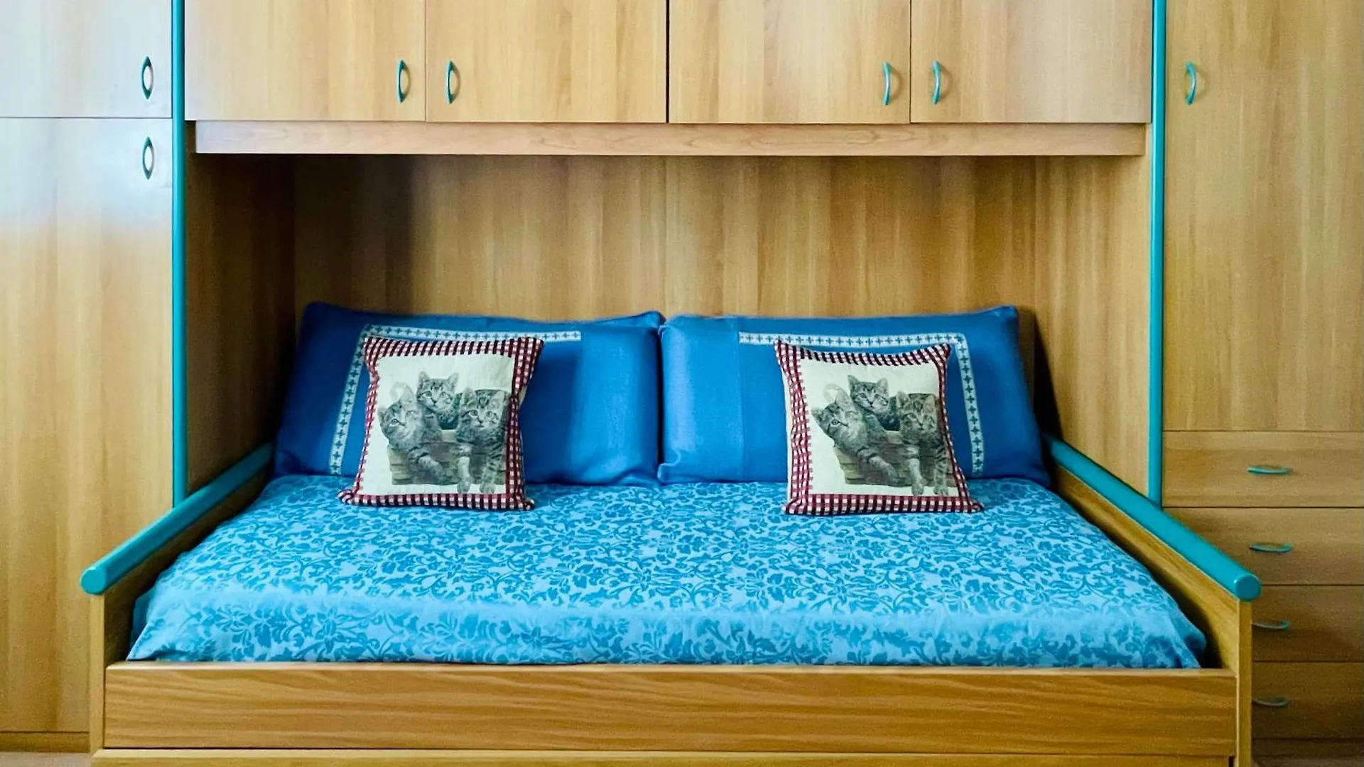 Peaceful Apartment Near Sirmione Center With Pool 0*,  意大利